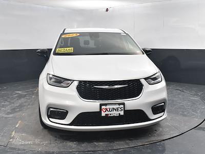 Used 2024 Chrysler Pacifica Select Minivan for sale #16P2126 - photo 2