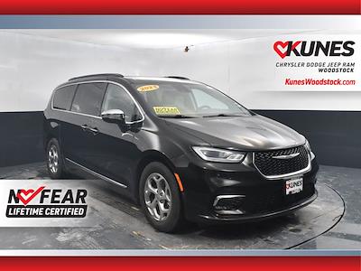 Used 2023 Chrysler Pacifica Limited Minivan for sale #16P2152 - photo 1