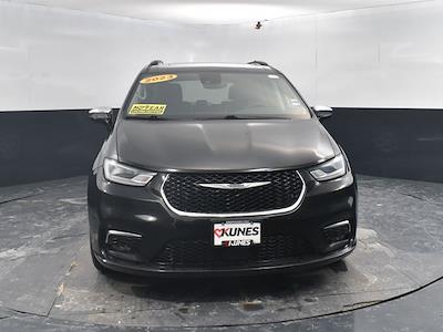 Used 2023 Chrysler Pacifica Limited Minivan for sale #16P2152 - photo 2