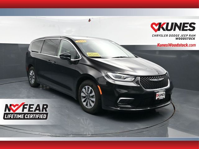 Used 2024 Chrysler Pacifica - photo 1