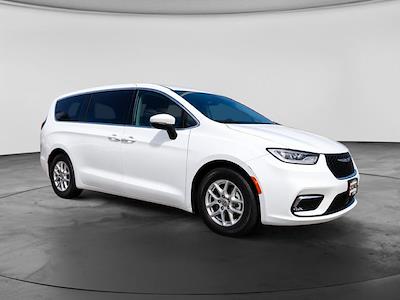 2023 Chrysler Pacifica FWD Minivan for sale #586477 - photo 2