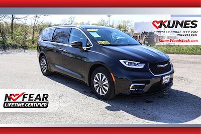 2023 Chrysler Pacifica FWD Minivan for sale #611675 - photo 1