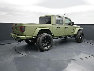 Used 2025 Jeep Gladiator - photo 2