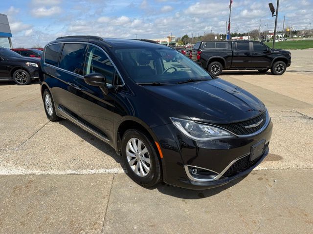 Used 2017 Chrysler Pacifica - photo 9
