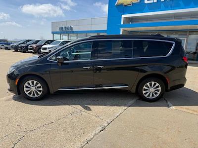 Used 2017 Chrysler Pacifica - photo 2