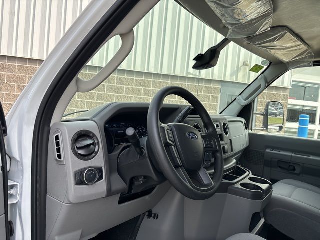 New 2025 Ford E-450 - photo 15