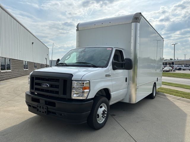 New 2025 Ford E-450 - photo 5