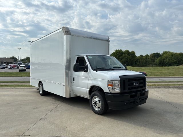 New 2025 Ford E-450 - photo 29