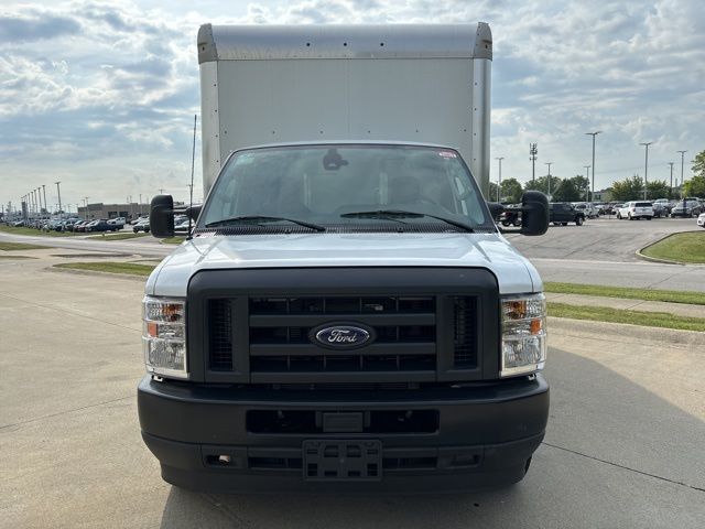 New 2025 Ford E-450 - photo 6