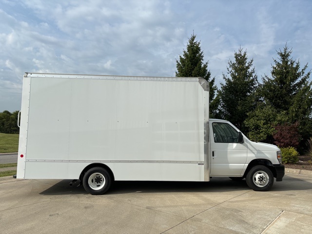 New 2025 Ford E-450 - photo 7