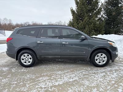 2009 Chevrolet Traverse FWD, SUV for sale #H11681A - photo 2