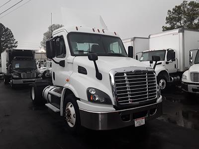 Used 2017 Freightliner Cascadia Day Cab 4x2 Semi Truck for sale #668296 - photo 1
