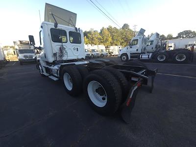 Used 2019 Freightliner Cascadia Detroit Diesel DD15 Semi Truck for sale #807758 - photo 2