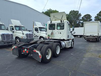 Used 2019 Freightliner Cascadia Detroit DD13 Semi Truck for sale #866775 - photo 2