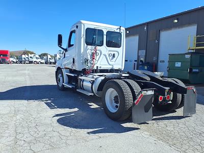 Used 2020 Freightliner Cascadia Detroit DD13 Semi Truck for sale #271020 - photo 2