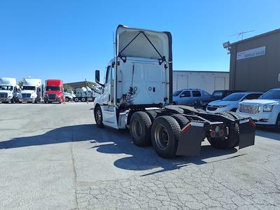 Used 2022 Freightliner Cascadia Detroit Diesel DD15 Semi Truck for sale #511352 - photo 2