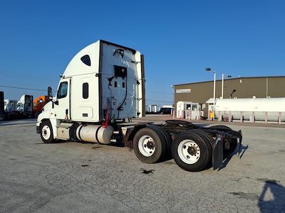 Used 2017 Freightliner Cascadia Cummins ISX Semi Truck with Sleeper Cab for sale #667678 - photo 2
