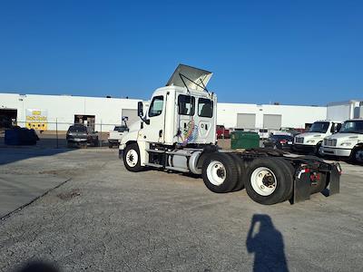 Used 2018 Freightliner Cascadia Detroit DD13 Semi Truck for sale #785103 - photo 2