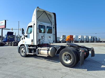 Used 2019 Freightliner Cascadia Detroit DD13 Semi Truck for sale #808628 - photo 2