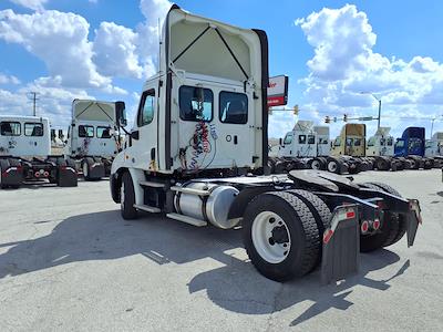 Used 2019 Freightliner Cascadia Detroit DD13 Semi Truck for sale #808637 - photo 2