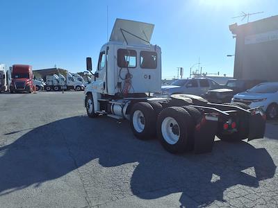Used 2019 Freightliner Cascadia Detroit DD13 Semi Truck for sale #813395 - photo 2