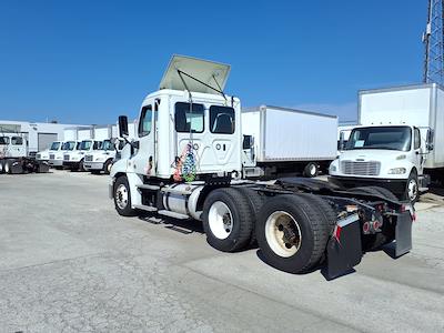 Used 2019 Freightliner Cascadia Detroit DD13 Semi Truck for sale #813413 - photo 2