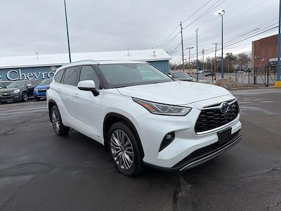 Used 2022 Toyota Highlander - photo 1