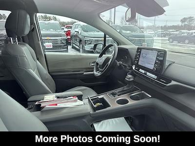 Used 2022 Toyota Sienna XLE Minivan for sale #P4737 - photo 2