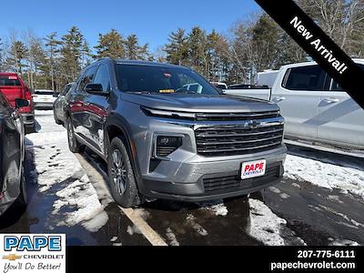 Used 2025 Chevrolet Traverse - photo 1