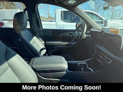 Used 2025 Chevrolet Traverse - photo 1
