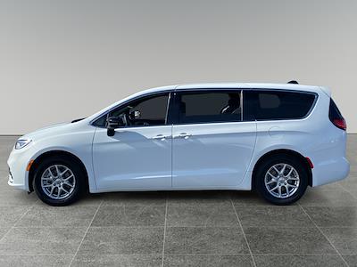 Used 2024 Chrysler Pacifica - photo 1