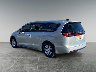 Used 2023 Chrysler Pacifica - photo 1
