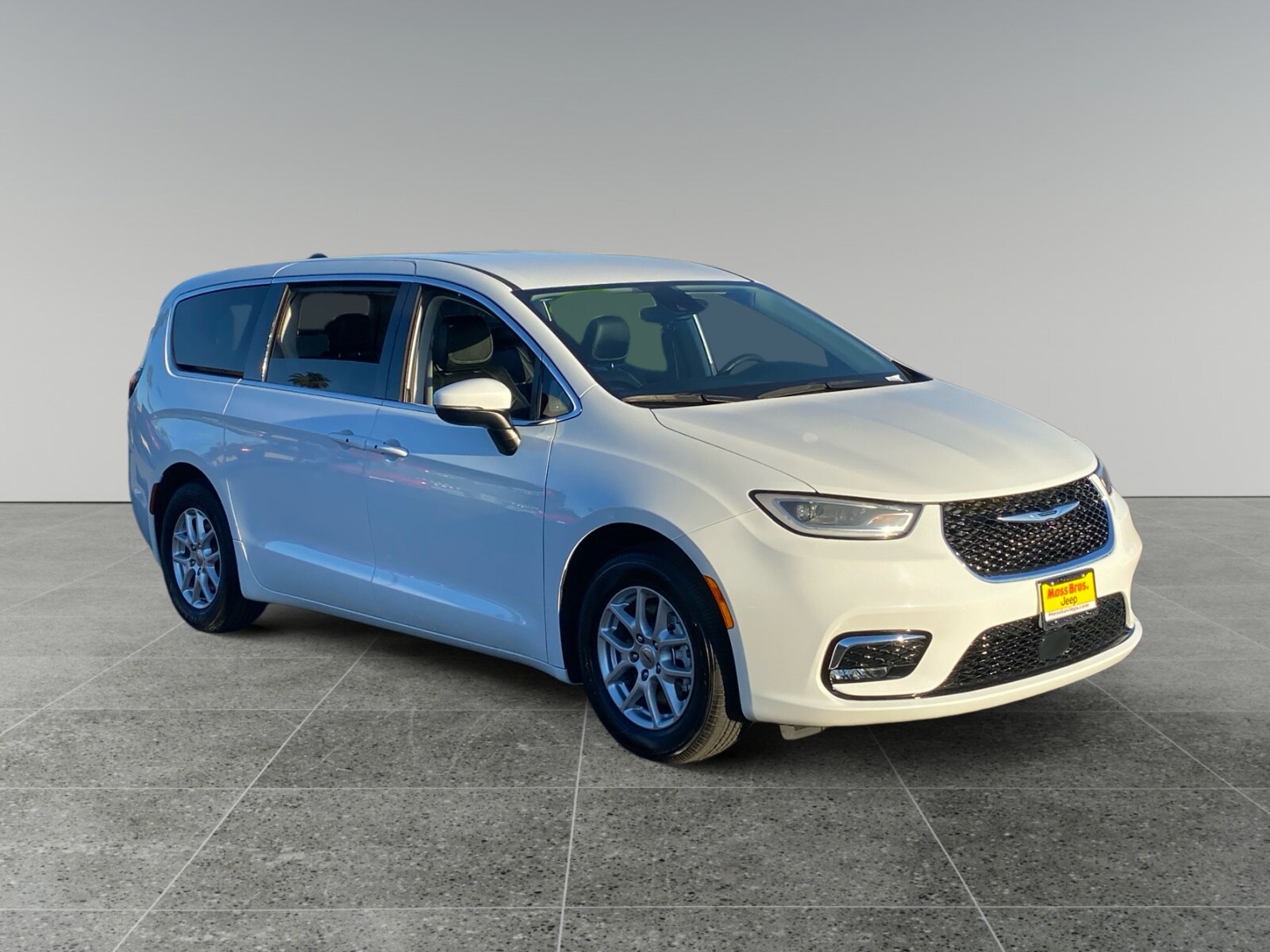 Used 2023 Chrysler Pacifica - photo 9