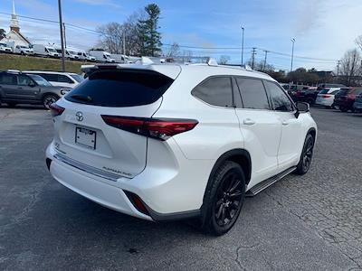 Used 2022 Toyota Highlander Platinum for sale #2F2767A - photo 2