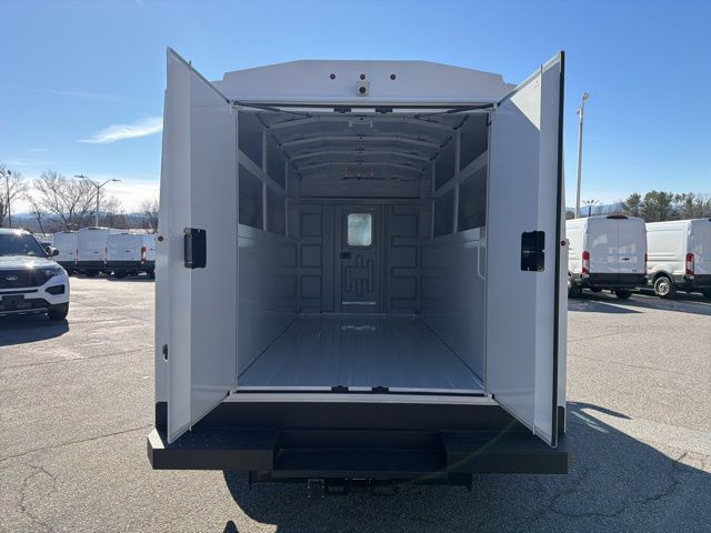 New 2026 Ford E-350 - photo 7