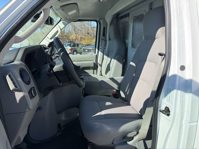 New 2026 Ford E-350 - photo 9