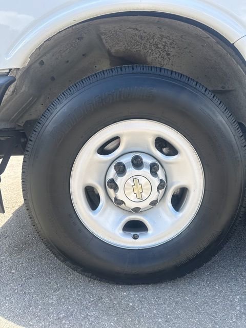Used 2024 Chevrolet Express 2500 - photo 11