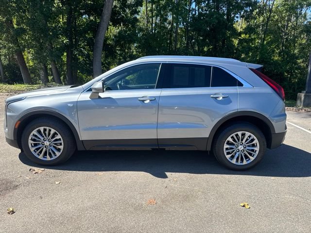 Used 2024 Cadillac XT4 - photo 2