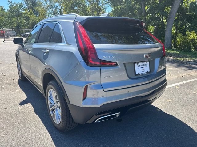 Used 2024 Cadillac XT4 - photo 2