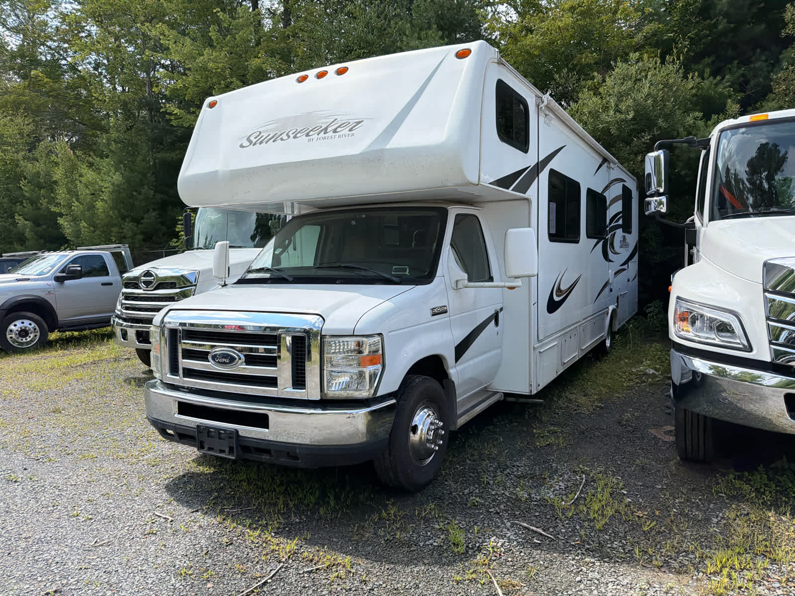 Used 2013 Ford E-450 - photo 2