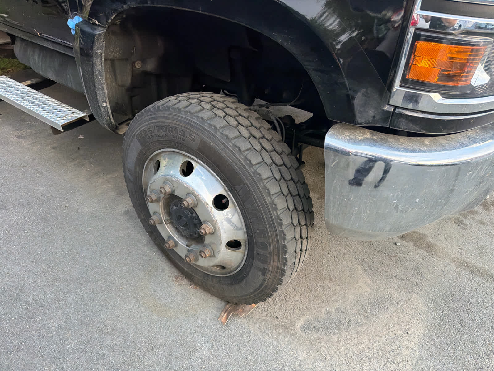Used 2023 Chevrolet Silverado 6500 - photo 2