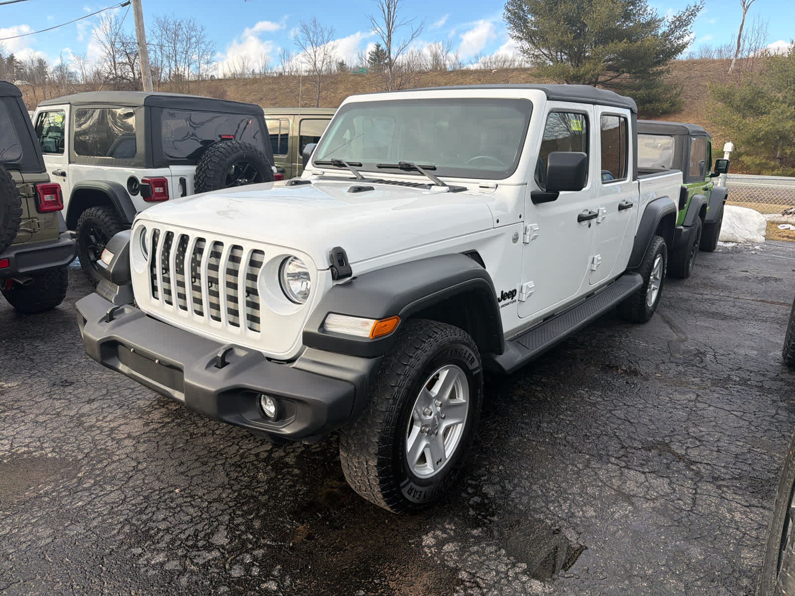 Used 2020 Jeep Gladiator - photo 1