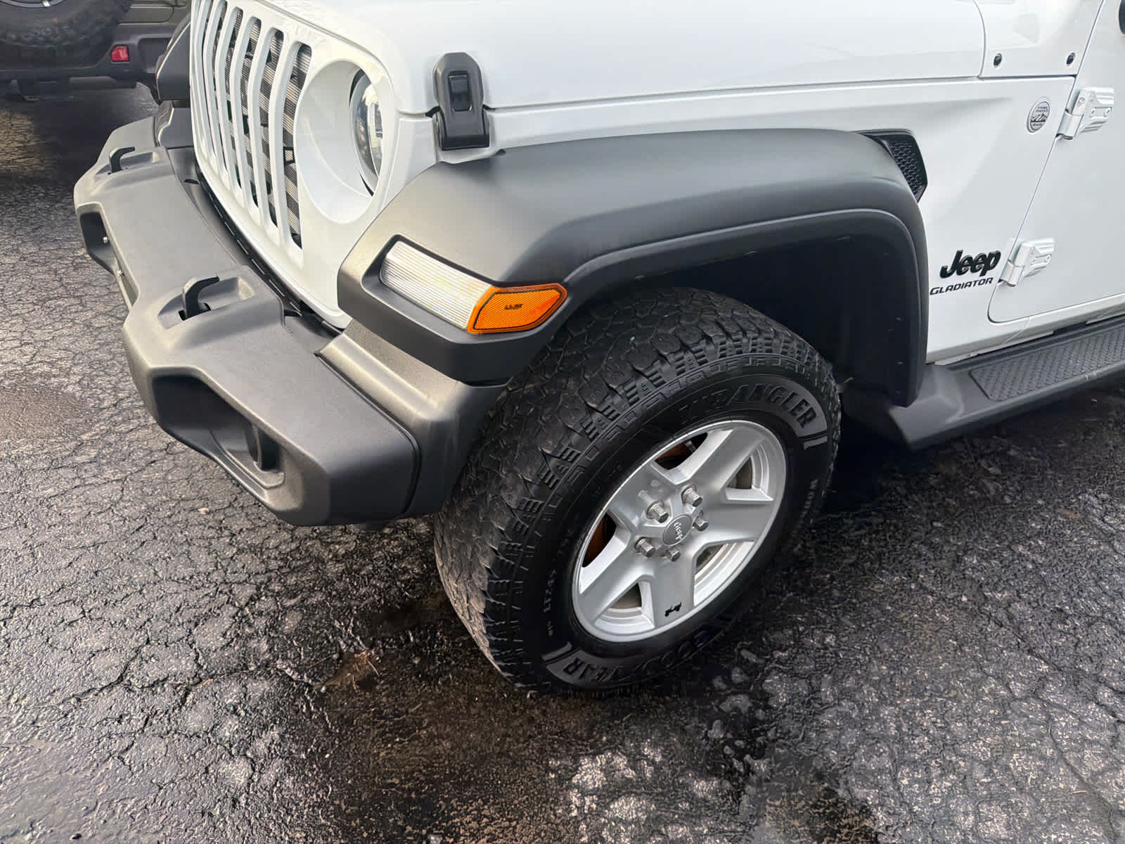 Used 2020 Jeep Gladiator - photo 5