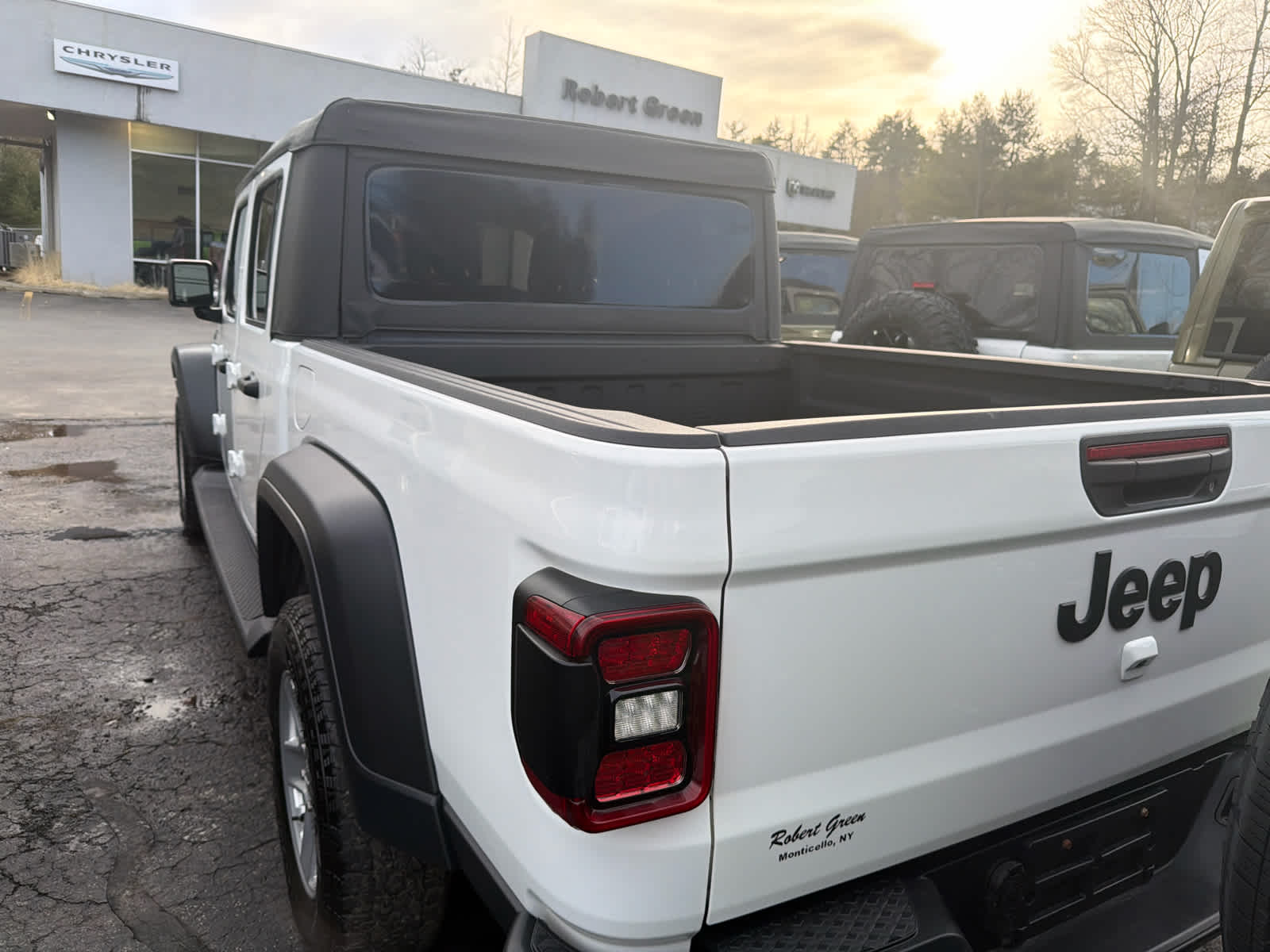 Used 2020 Jeep Gladiator - photo 11