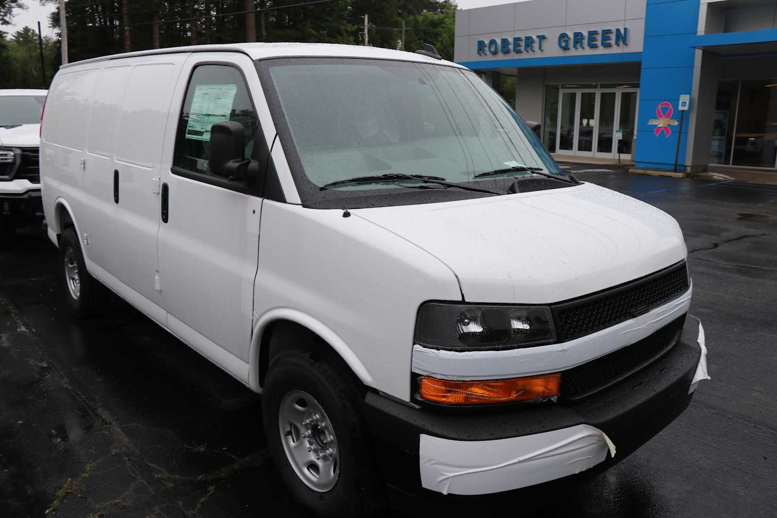New 2025 Chevrolet Express 3500 - photo 2