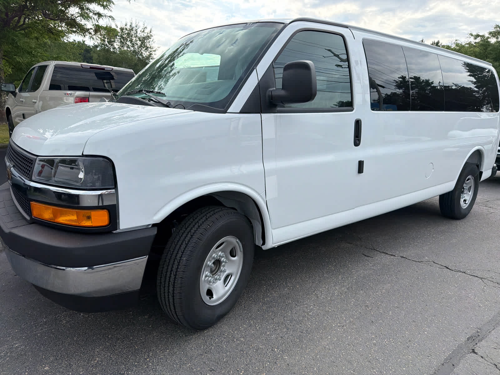 New 2026 Chevrolet Express 3500 - photo 2
