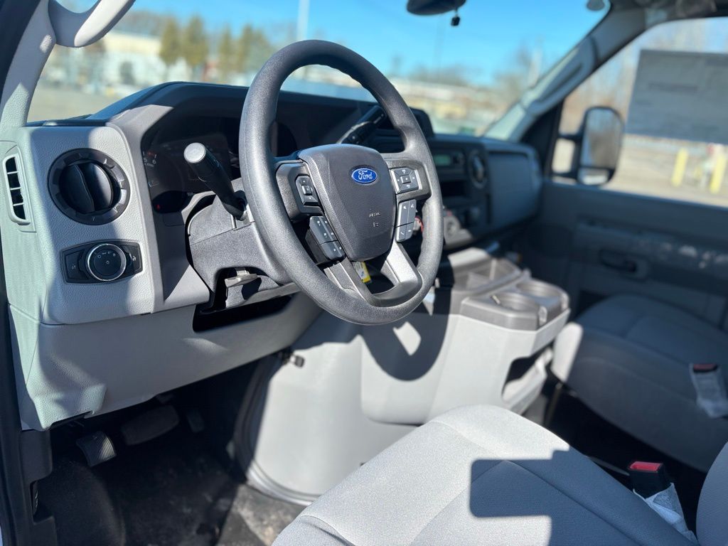 New 2026 Ford E-350 - photo 12