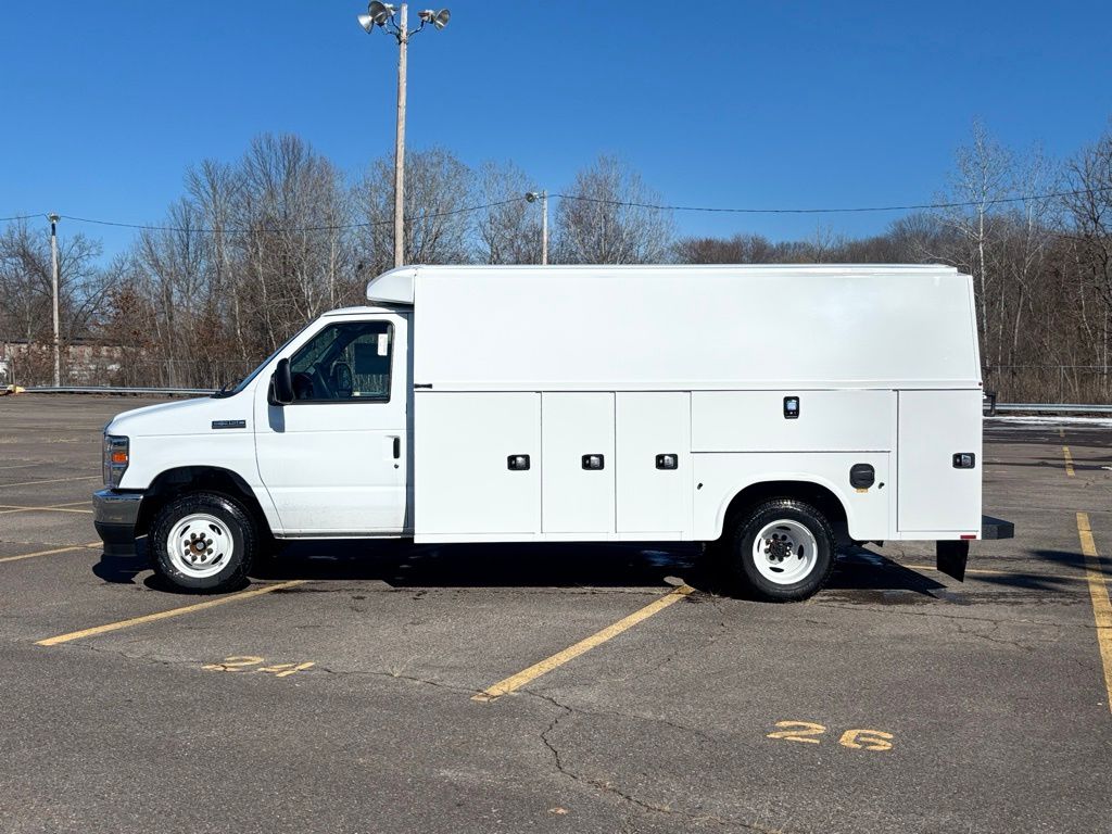 New 2026 Ford E-350 - photo 2