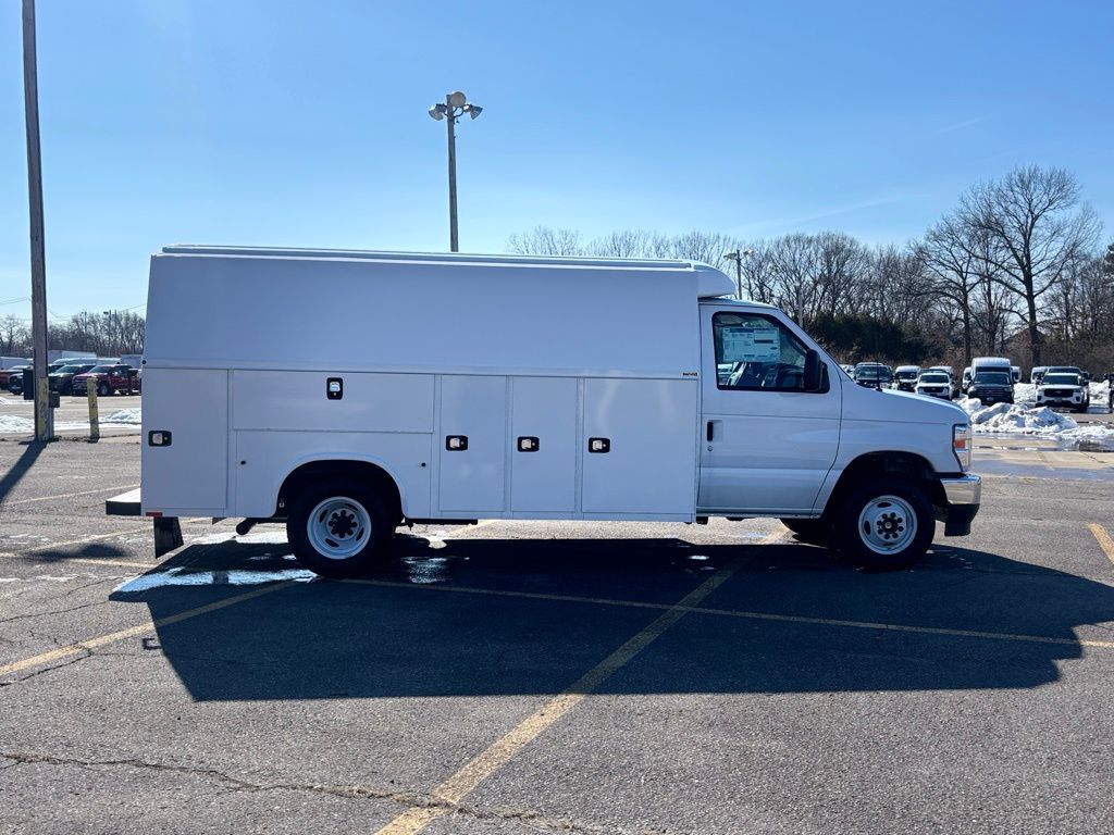 New 2026 Ford E-350 - photo 7