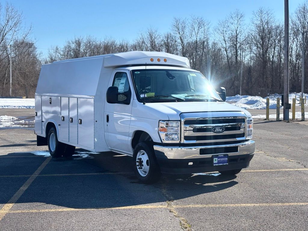 New 2026 Ford E-350 - photo 8